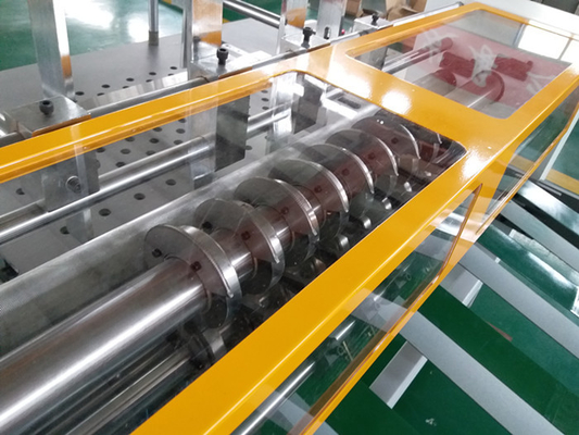 중국 물막이 판자 종이 물결 모양 분할 기계 고속 최소한도 작동 크기 100개 x 60 Mm 협력 업체